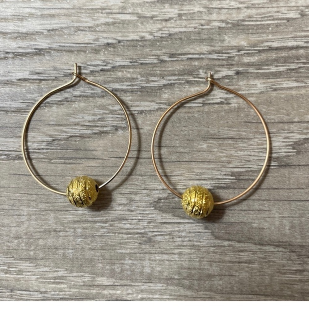 Minimalistic Gold Beaded Hoops